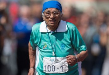 Шартарап: 100 жасағы үндістандық әже жүгіру жарысына қатысты (фото)