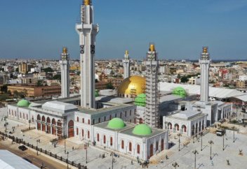 В Сенегале открылась самая большая мечеть Западной Африки (фото)