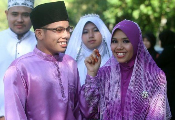 Беру вторую жену. Малайзия люди. Многоженство у мусульман. Индонезия многоженство.