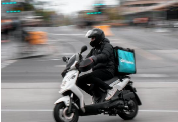 МВД РК: Водители мопедов должны получить права