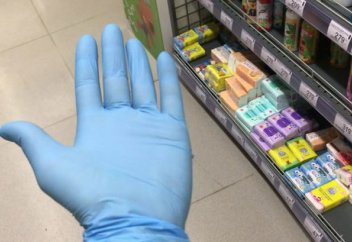 Дерматолог: носить перчатки можно не более двух часов в день