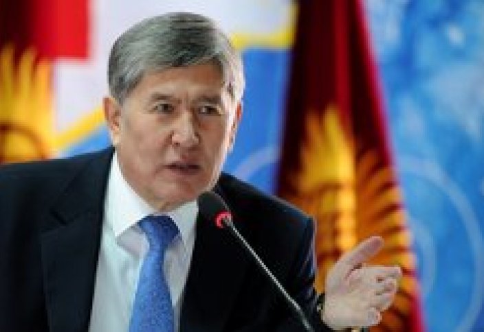 Алмазбек Атамбаев подписал закон, запрещающий мат и распитие алкоголя в общественных местах