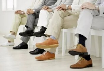 Медицина мамандары аяқ айқастырып отырмау керектігін ескертті