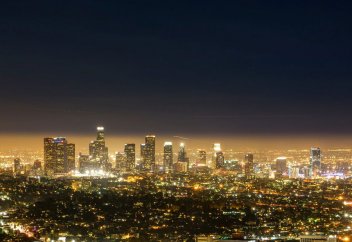 Жасанды жарық жарға жығады