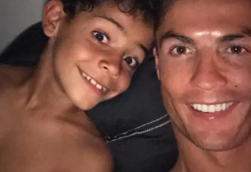 Сын Криштиану Роналду восхвалил Аллаха  (видео)