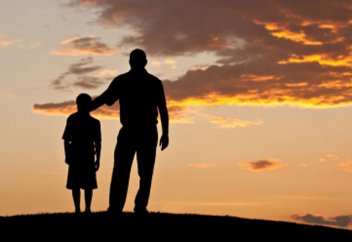 Мужчин с лишним весом считают лучшими отцами. В чем разница между мужчинами, у которых есть дети, и теми, у кого их нет?