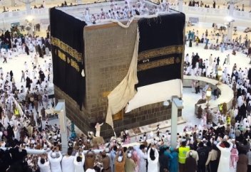 Редкая возможность увидеть Каабу без накидки