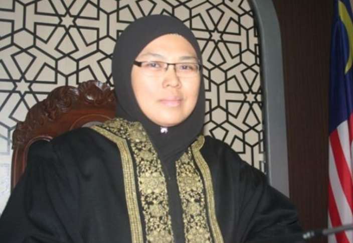 Шариатский судья в хиджабе: «Я не женщина и не мужчина»