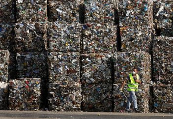 Пластикті өңдеудің пайдасы болмай шықты әлемді құтқару үшін