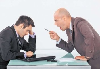 Қазақстанда басшысы ескертусіз жұмыстан шығарса, қызметкер не істей алады?