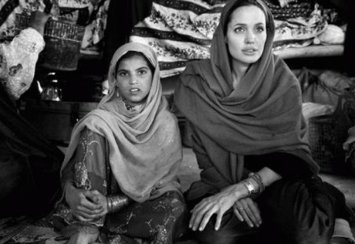 Гонорар Анджелины Джоли пойдет на образование афганских девочек