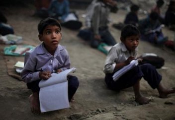 Индийские мальчики поразили общественность чтением Корана