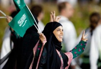 Саудия билігі жалғызбасты әйелдерге ер адамның қамқорлығынсыз өмір сүруіне рұқсат етті