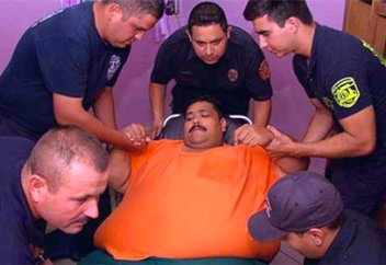 435 келі тартатын мексикалық тұрғынды 7 адам әзер көтерді