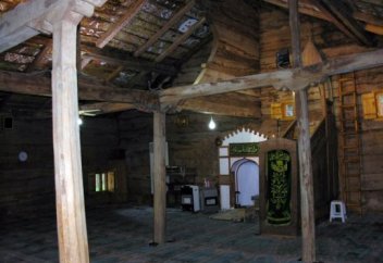 Бірде-бір шеге қағылмаған ағаш мешітке 814 жыл толды (видео)