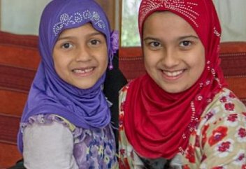 Мусульманку оштрафовали за умру с детьми