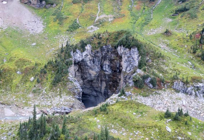 Найдена огромная пещера, которая скрывалась от людей (видео)