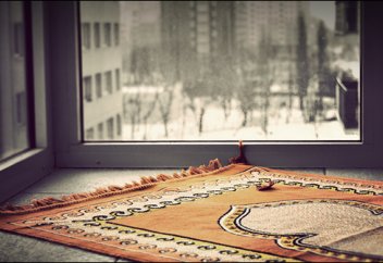 Намазда сүрелерді тіл мен ерінді қимылдатпай ойша оқыса, намаз дұрыс бола ма?