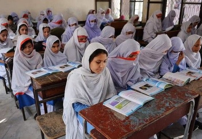 Рассмотрение запрета женского образования