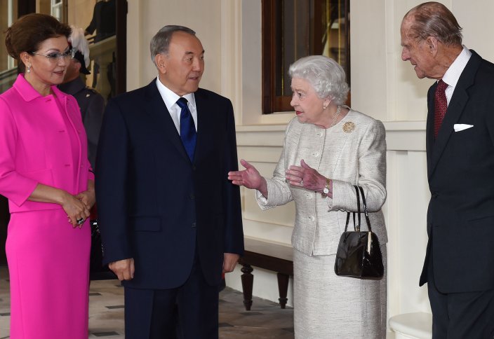Мемлекет басшысы Ұлыбритания және Солтүстік Ирландия Патшайымы II Елизаветамен кездесті