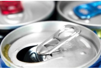 Ұлыбритания 16 жасқа толмаған балаларға энергетикалық сусын сатуға тыйым салады