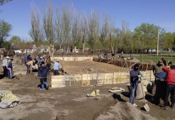 Шағын ауыл  тұрғындары өз күшімен мешіт тұрғызып жатыр (фото)