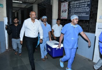 Орган индуиста вернул жизнь учителю медресе