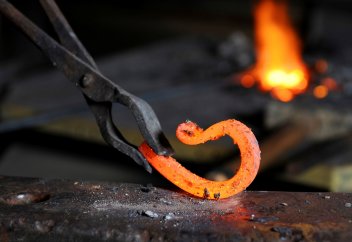 Кәміл адам бар ма?