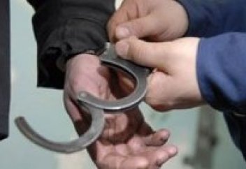 ЖАМАҒАТТЫҢ ҚАЛТАСЫН ҚАҚҚАН ҰРЫ ҰСТАЛДЫ (ВИДЕО