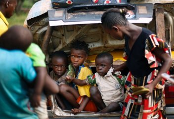 Христиандардың радикалды тобы балаларға қорлық көрсетуде