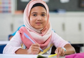 Тағы бір еуропалық елде мектепте хижаб киюге салынған тыйымды заңсыз деп таныды