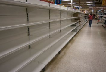 В Баку прилавки для алкоголя опустели