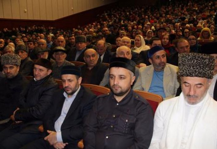 В Дагестане почтили память великого имама Шамиля