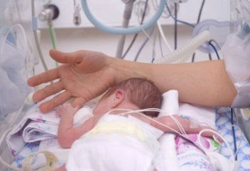 Түркияда балалы болған павлодарлықтар ұлын тастап кетуге мәжбүр болды (ВИДЕО)