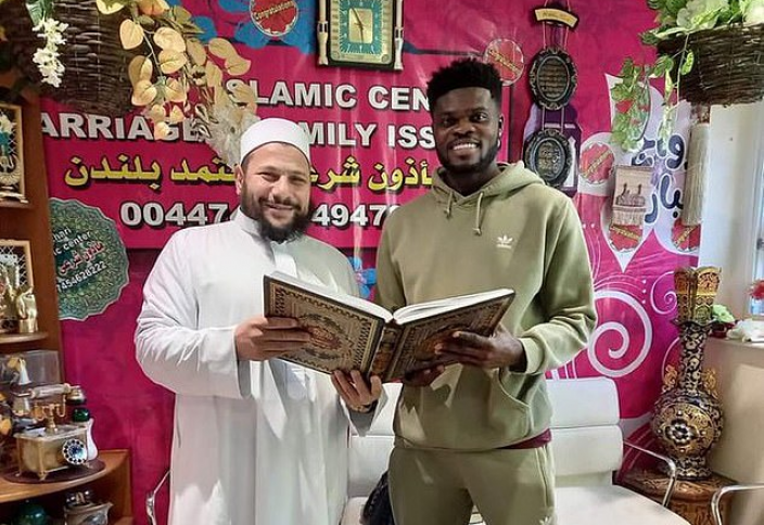Принявший ислам игрок "Арсенала" объявил о смене имени