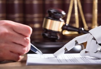 Жасанды интеллект заңгерлік мамандықты қалай өзгертеді және заңгерлерге қалай қауіп төндіреді