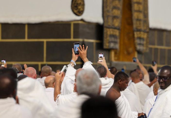 Хай-тек хадж: больше безопасности, но меньше приватности, духовности?