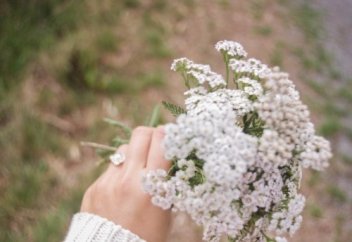 Причины выбросить брюки и носить только юбки и платья