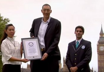 Ең бойы ұзын ерлі-зайыптылар қиындықтары туралы айтып берді