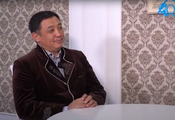 "Бір жолдас жігіт түсінде мені көріпті. Қолымда ақ ту, керуенді бастап бара жатыр екенмін..." - Қайрат Жолдыбайұлы (сұхбат)