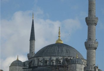 Әр оқу орнының өз мешіті болады