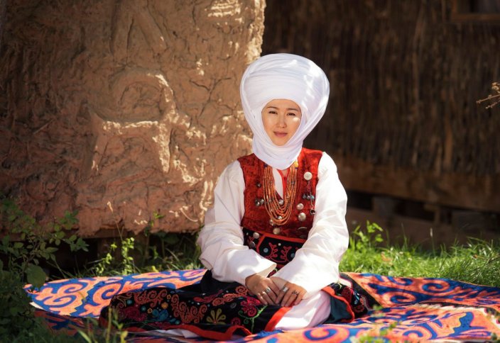 Элечек – традиционный головной убор киргизских женщин