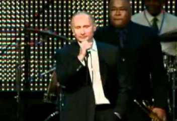 Елбасымыздан інісі де қалыспаймын деп ән айтты