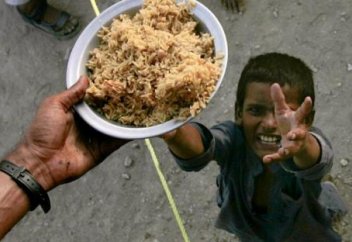 Түркия аштық жайлаған Сомалиге 380 тонна азық-түлік жөнелтеді