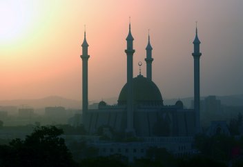 Ислам распространялся огнем и мечом? – Мифы и реальность современного мира