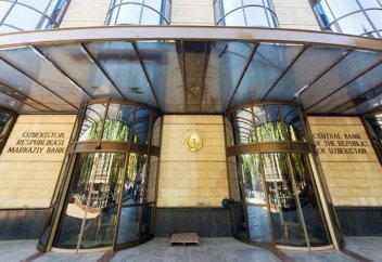 В Узбекистане подростки смогут самостоятельно оформлять банковские карты с 14 лет, ЦБ вводит социальные и бизнес-карты