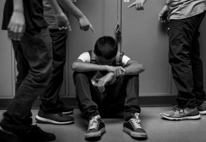 В Казахстане законодательно закрепят понятие "травля". Более 140 подростков совершили суицид в 2020 из-за травли