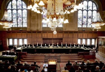 Палестина подает в Гаагский суд на США и Израиль