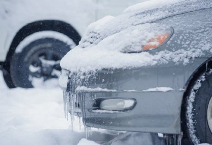 Названы три глупых ошибки водителей при прогреве салона авто в мороз