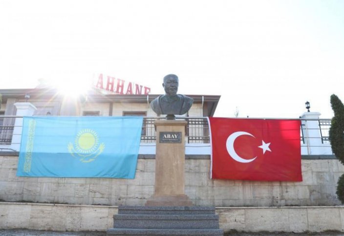 В Анкаре открыли проспект и бюст Абая. В столице Иордании открылась улица великого Абая